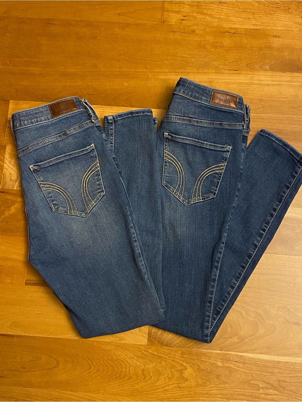 2 Pairs Hollister Women's Distressed Stretch Skinny Jeans